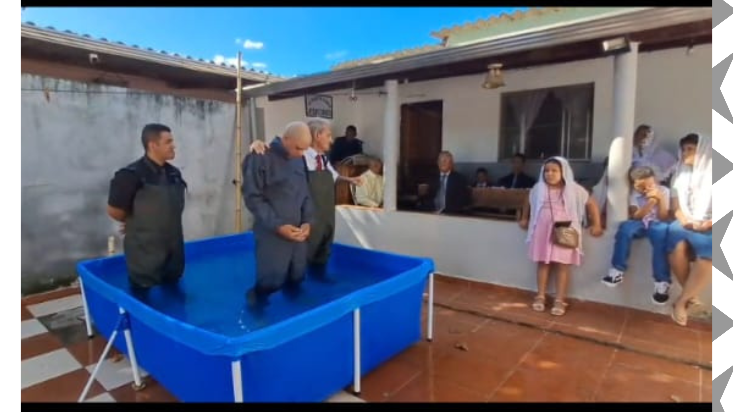 BATISMO ESPECIAL  NO CARAGUAVA PERUIBE SP. Na Comunidade Cristã No Brasil  UMA GRANDE FESTA CRISTÃ